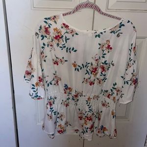I’m selling a floral blouse and never used before